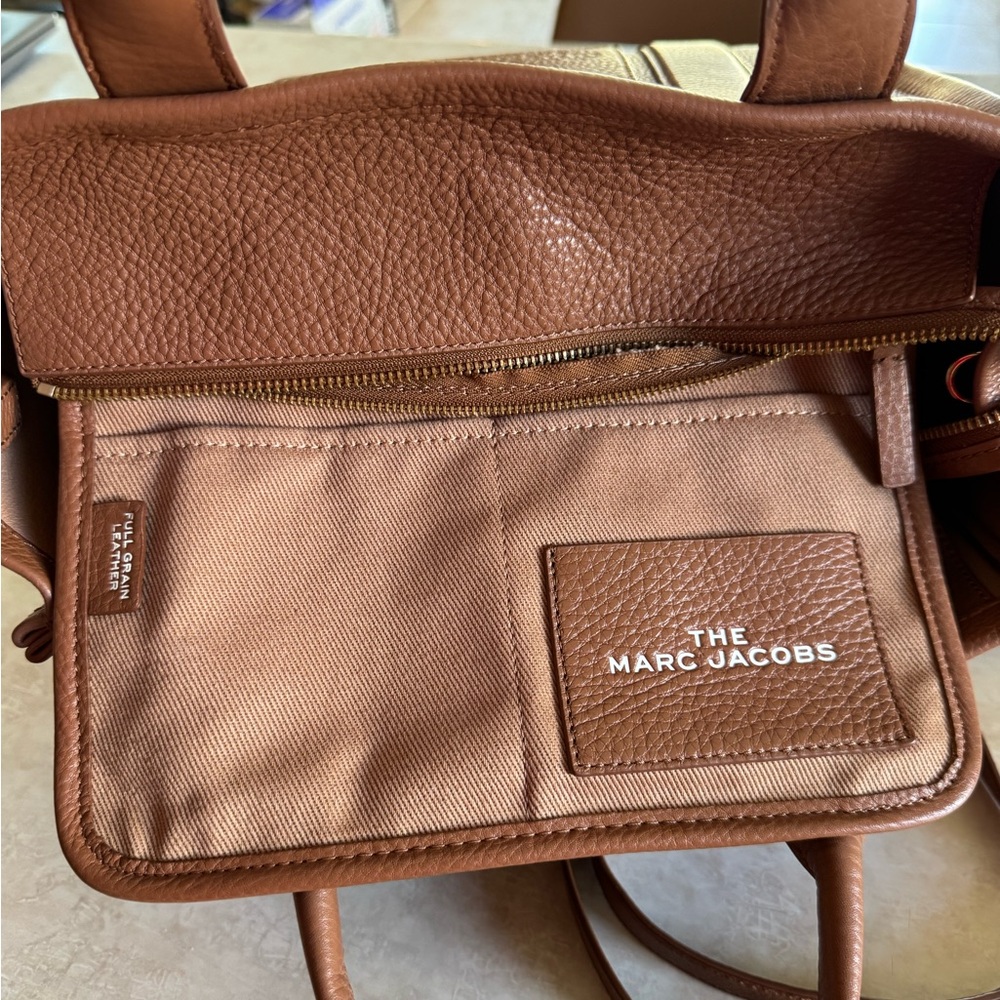 Marc Jacobs The Leather Medium Tote Bag - Picture 10 of 14